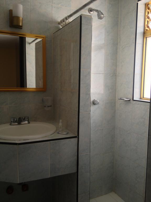 Hotel Colon Express Guadalajara Oda fotoğraf